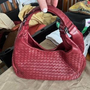 AUTHENTIC BOTTEGA VENETA handbag in Bordeaux color